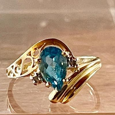 Vintage 14K Gold - Faceted Topaz Stone & Diamond Ring - Size 5 - Total Weight - 2.26 Grams 