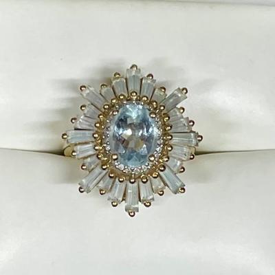 14K Yellow Gold - Aqua Marine Faceted Stone & Baguette Stone Ring Size 7.5 - Total Weight 5.47 Grams 