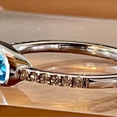 Alison Kaufman 14K White Gold - Diamond & Faceted Topaz Stone Ring Size - 7 - Total Weight 