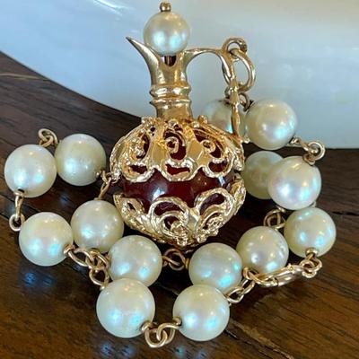 14K Gold Bracelet - (1) 22..91 Carat Carnelian Cabochon & 15 Akoyo 6-6.5mm Cultured Pearls W Appraisal $3900