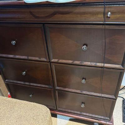 Dresser