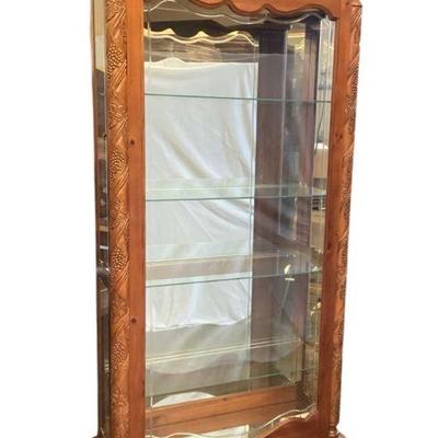 DEJE713 Mirrored Display Cabinet	This cabinet comes with 4 removable glass shelves and 4 side doors for access. 
