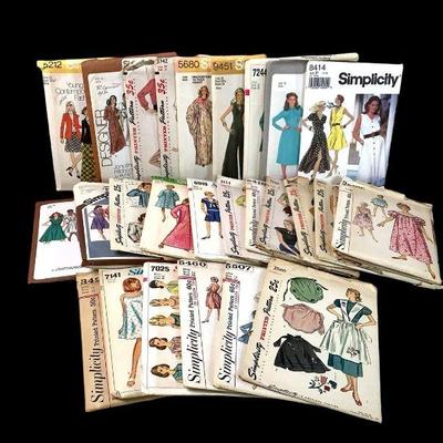 LUGR210 Simplicity Sewing Patterns	Sizes are 10-16, looks to be mostly uncut patterns. 28 of all different kind of patterns.
