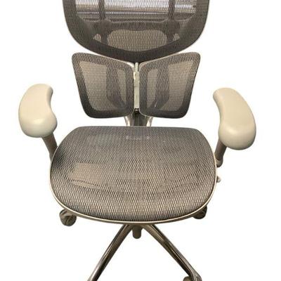 TEWA623 Office Chair	Sturdy adjustable office chair with a sizable seat(21.5x20). 
