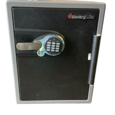 TEWA612 Sentry Safe	(H24x18.5x19). Model BK-524980*. Code included. Tested and works.
