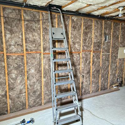 LEIFHEIT ALUMINUM STEPLADDER | h. 103 x w. 22 x d. 5 in (folded)

