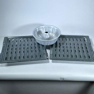 BAKING ITEMS | Including: bunt pan, and braising pan. - h. 2.5 x w. 14.5 x l. 14.75 in

