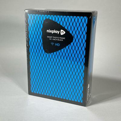NIXPLAY SMART PHOTO FRAME 10.1 IN. | New in box

