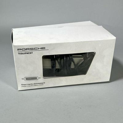 PORCHE CHARGE-O-MAT PRO | PORCHE Charge-o-mat Pro Battery Charger. - h. 5.5 x w. 10.5 x l. 5.5 in (box)

