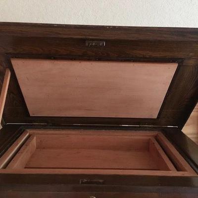 Humidor with Cedar Lined drawer
