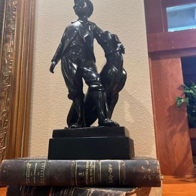 statue