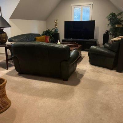Green leather furniture set