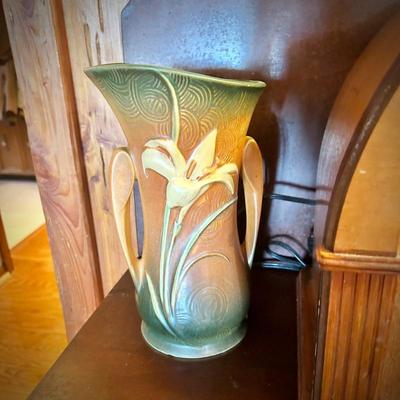 Roseville Lily Zephyr 2-handled vase