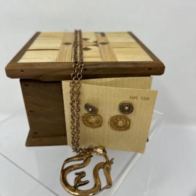 1960's Denmark Jewelry box with jewelry