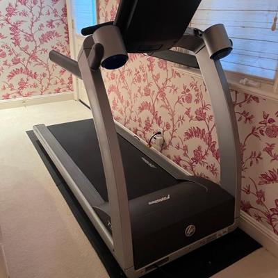 LIFE FITNESS TREADMILL