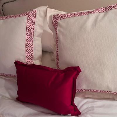 Legacy Queen  Linen Set