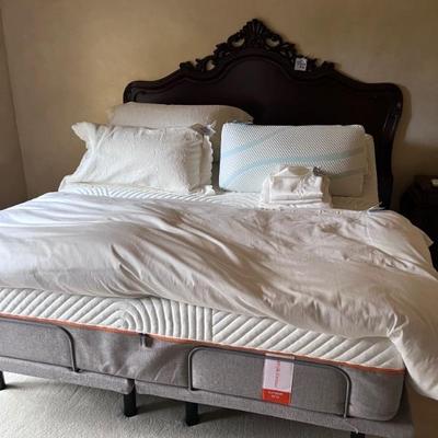 MASTER BEDROOM 
King Tempur-pedic