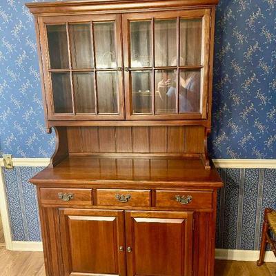 Lot 012-DR: Davis Cabinet Co. Hutch