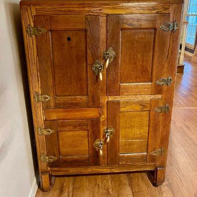 Lot 019-OFF: Antique Icebox