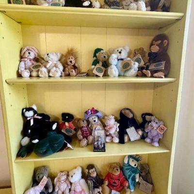Lot 062-TOY: Boyd Bears & Friends