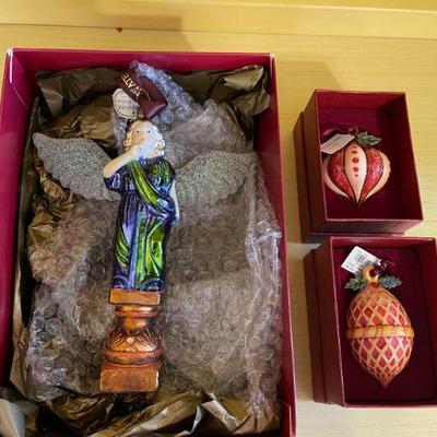 Lot 080-TOY: Waterford and Villeroy & Boch Ornaments
