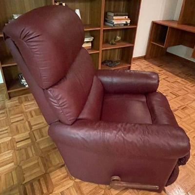 Lot 121-MC: La-Z-Boy Recliner