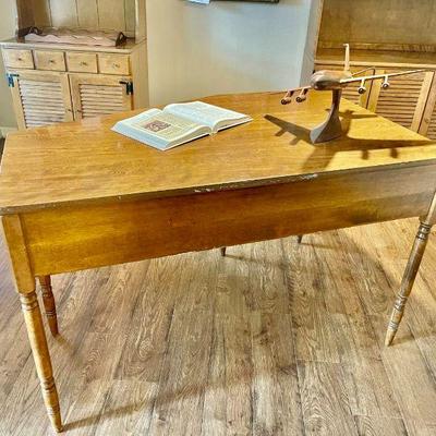Lot 023-OFF: Ethan Allen Office Desk Vignette


