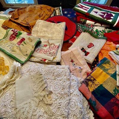 Lot 003-LR: Colorful Table Linen Assortment

