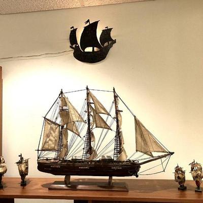 Lot 059-GAR: Home-Office Armada
