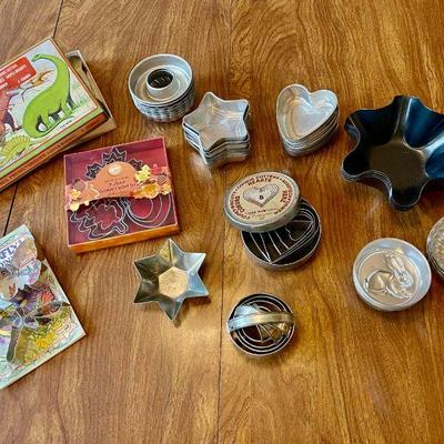 Lot 044-K: Molds & Cookie Cutter Medley