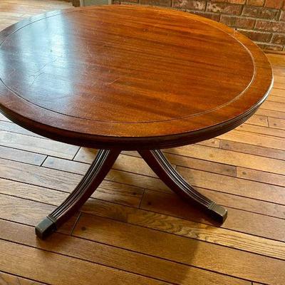 Lot 046-LR: Round Mid-Century Pedestal Coffee/Side Table