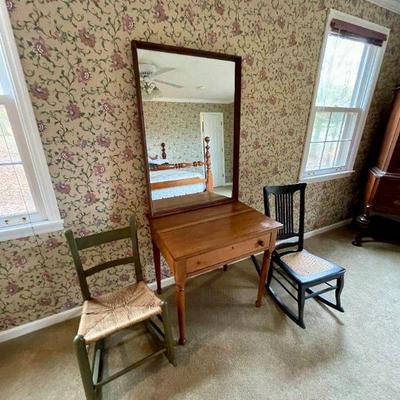 Lot 099-MBR: Small Desk Vignette