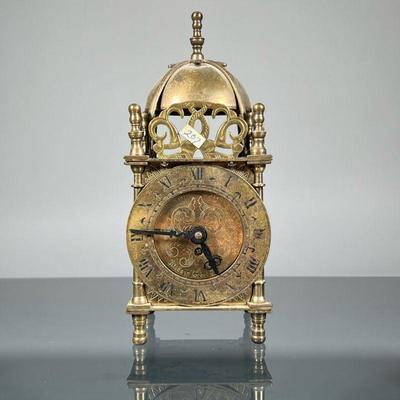 ENGLISH SMITHS 8-DAY LANTERN CLOCK | "Nell Gwynne" Lantern Clock c. 1950 in an engraved and openwork brass case. - h. 7 x w. 3...