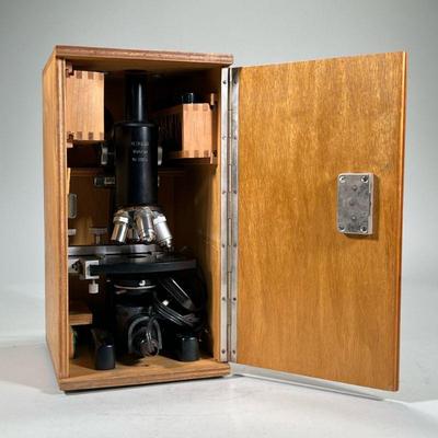 ULTRALUX WETZLAR MICROSCOPE | Ultralux Wetzlar microscope with 4 lenses and wooden case, Made in Germany Model No. 30614. - h. 14 x w....