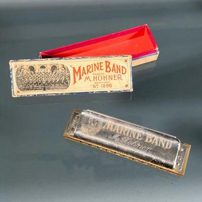 VINTAGE HOHNER HARMONICA | Marine Band harmonica made by M. Hohner Germany, no. 1896, in original box. - l. 4.25 in (box)

