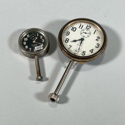 (2pc) ELGIN CAR CLOCKS | Each with Arabic numeral markers and sub-seconds dial - l. 6.25 x dia. 3.25 in (largest)

