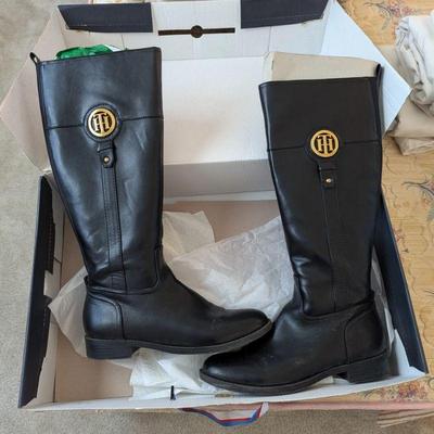 Women's boots size 8