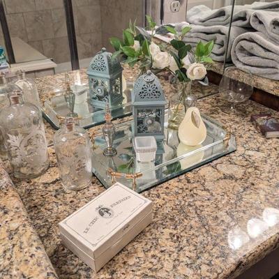 Mirrored tray