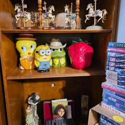 Vintage cookie jars and collectibles 