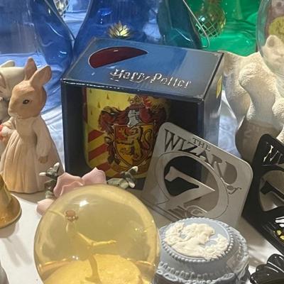Miscellaneous knickknacks 