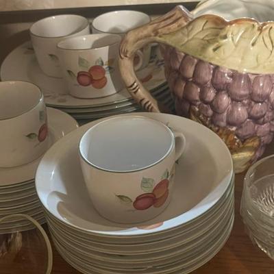 Vintage dish set
