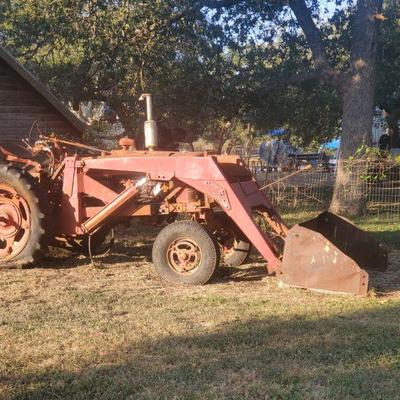 Farmall vntage tractor