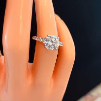 2.22 CARATS ENGAGEMENT RING