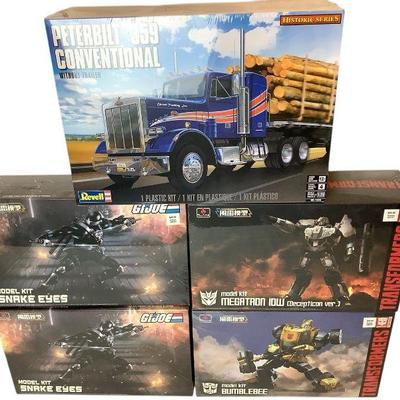 TN145 New Flame Toys Model Kits Ages 12 And 15	New unopened
