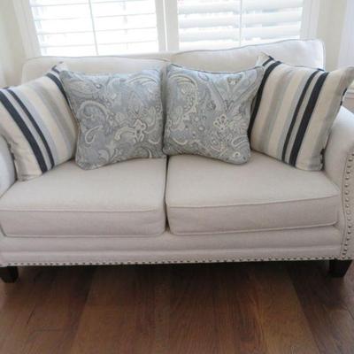 Sale Photo Thumbnail #31: Loveseat