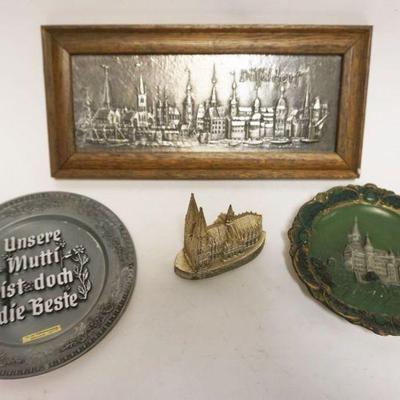1212	GROUP OF ASSORTED VINTAGE GERMAN SOUVINEER ITEMS
