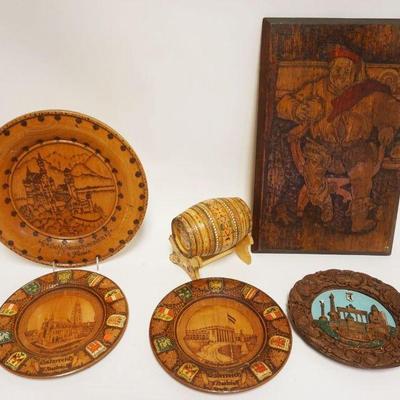 1213	GROUP OF ASSORTED VINTAGE GERMAN WOOD WALL PLATES, PLAQUES & MINIATURE KEG, LARGEST APPROXIMATELY 13 IN X 21 IN
