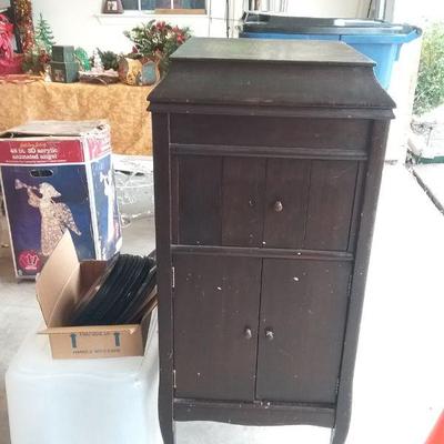 Early 1900's Victrola. Still works 