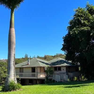 Large property with downstairs workshop with lots of tools!