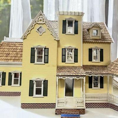 LARGE VINTAGE DOLLHOUSE WITH LIGHTS